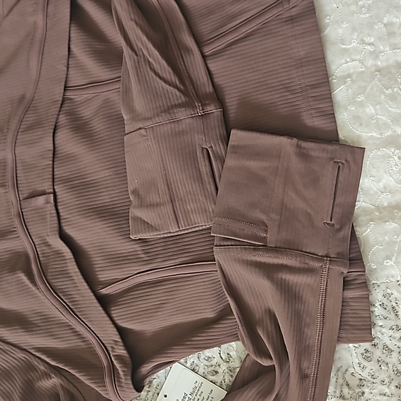 Lululemon Defined Cropped Jacket Ribbed Nulu - Size 10 - Picture 11 of 13